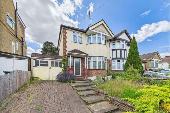 Links Way, Croxley Green... 3 bed semi