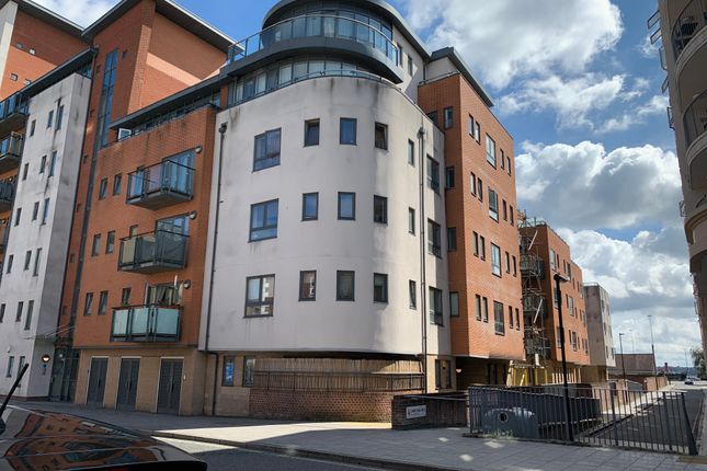 Lower Canal Walk, Southampton 1 bed apartment for sale