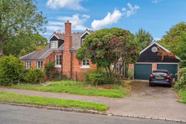Loughton Road, Bradwell, Milton Keynes 3 bed detached house for sale