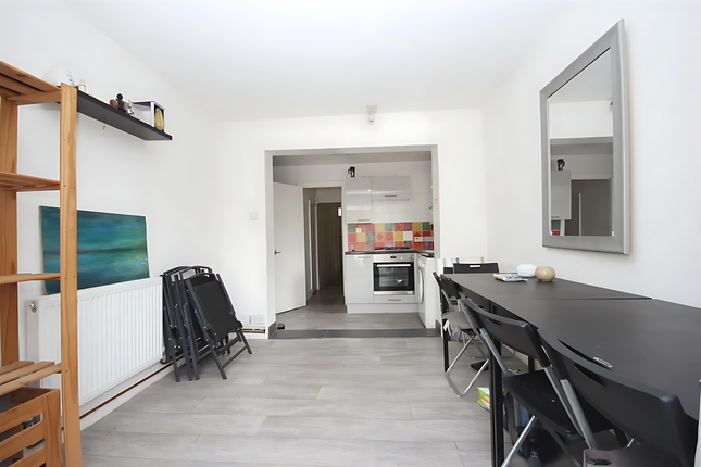 Charlton road, Harlesden, London, NW10 2 bed maisonette for sale