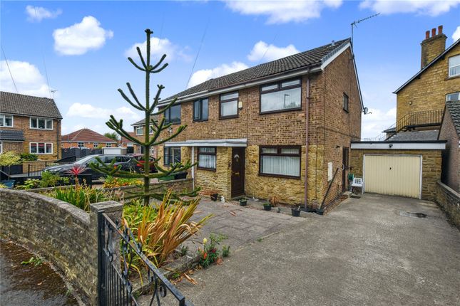 Sunfield Gardens, Stanningley... 3 bed semi