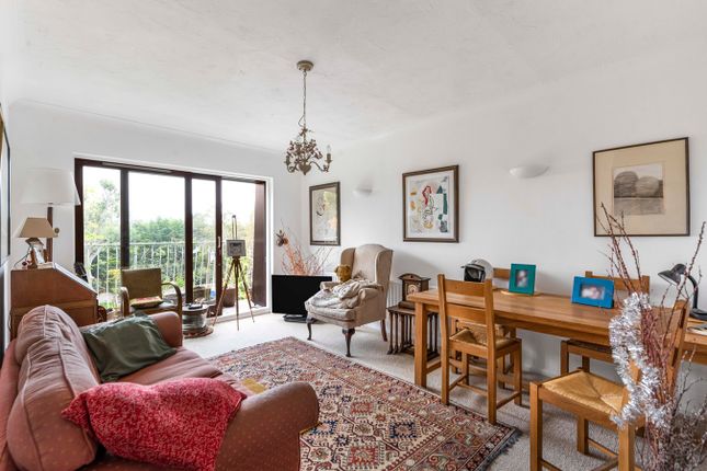 Bromley Road, Beckenham, BR3 2 bed apartment for sale