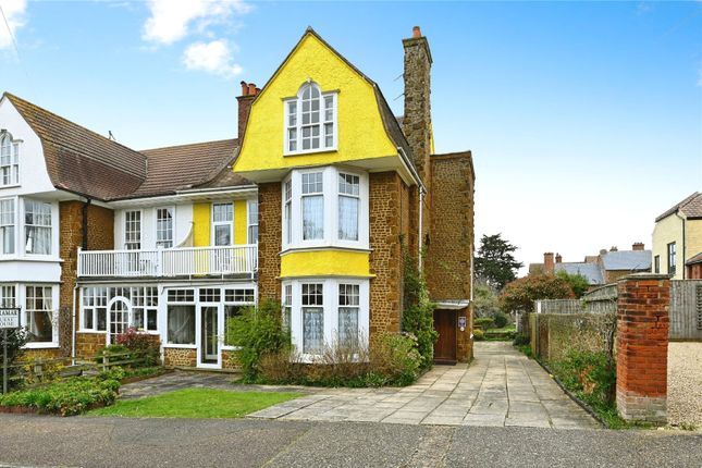 5 bedroom semi-detached house for sale