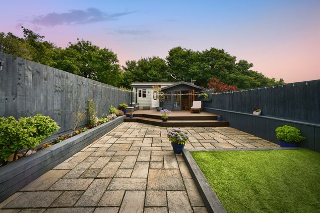 6 bedroom semi-detached house for sale
