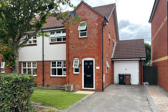 Pentstemon Drive, Swanscombe, DA10 3 bed semi