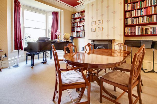 5 bedroom semi-detached house for sale