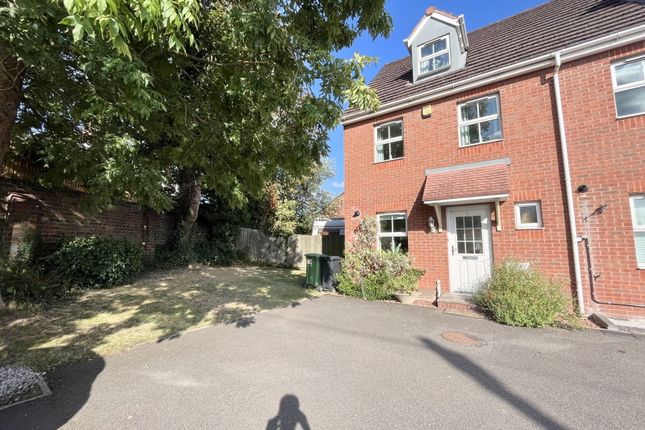 Bickon Drive, Brierley Hill DY5 3 bed townhouse for sale