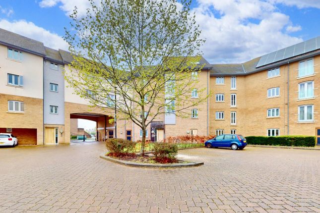 New Mossford Way, Barkingside, IG6 2 bed flat for sale
