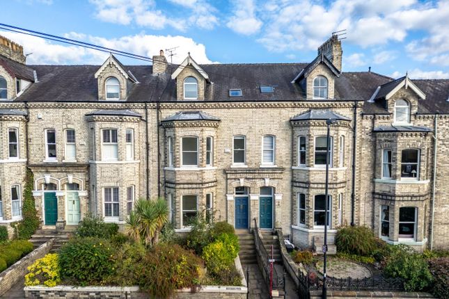 6 bed terraced house