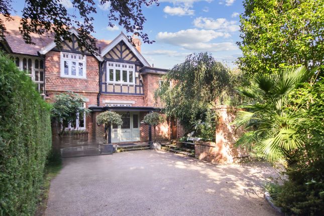 Swissland Hill, Dormans Park, RH19 4 bed semi
