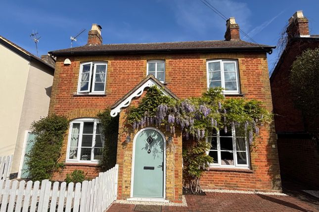 Crown Street, Egham, Surrey, TW20 3 bed detached house for sale