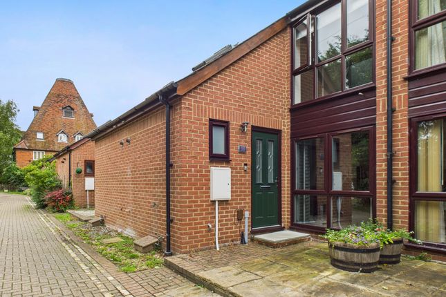 Oast Court, Bury St Edmunds IP33 2 bed terraced house for sale