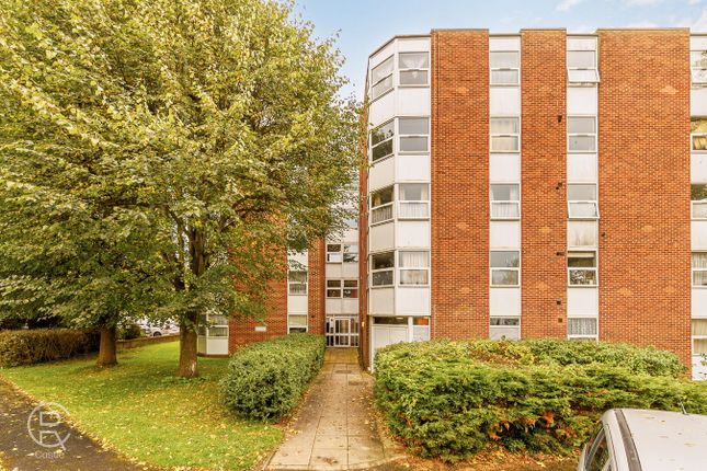 Riverside Close, London, W7 2 bed flat for sale