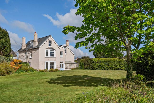 6 bedroom detached house for sale