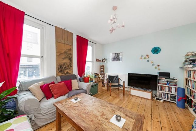 Lordship Lane, London, SE22 3 bed apartment for sale