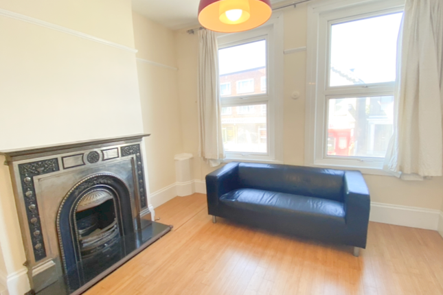 Portland Mansions, London, SE25 3 bed apartment for sale