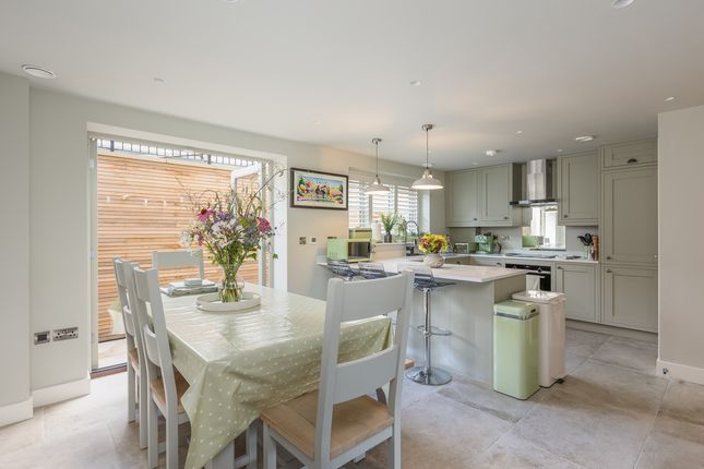 Skaife Row, Harrogate, HG3 4 bed end of terrace house for sale
