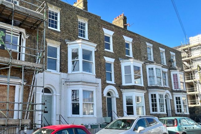 22 Trinity Square, Margate CT9 2 bed flat for sale