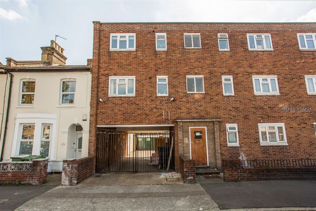 Colegrave Road, London 1 bed flat for sale