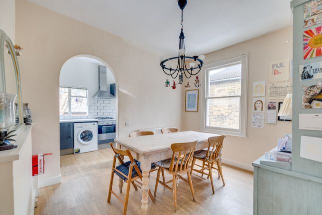 Danehurst Street, Fulham, London 4 bed flat for sale