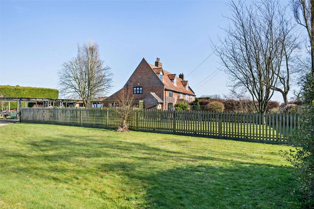 Wymondham Road, Crownthorpe... 3 bed semi