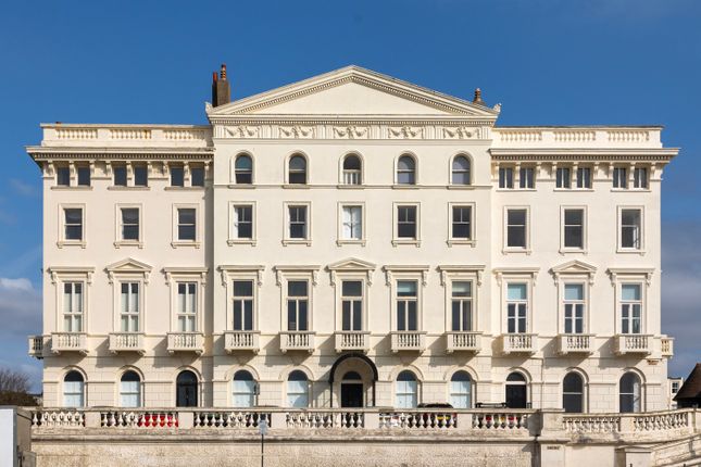 Adelaide Crescent, Hove, East Sussex... 2 bed flat for sale