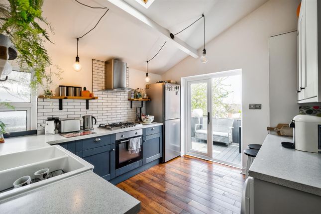 High Street, Wanstead 3 bed flat for sale