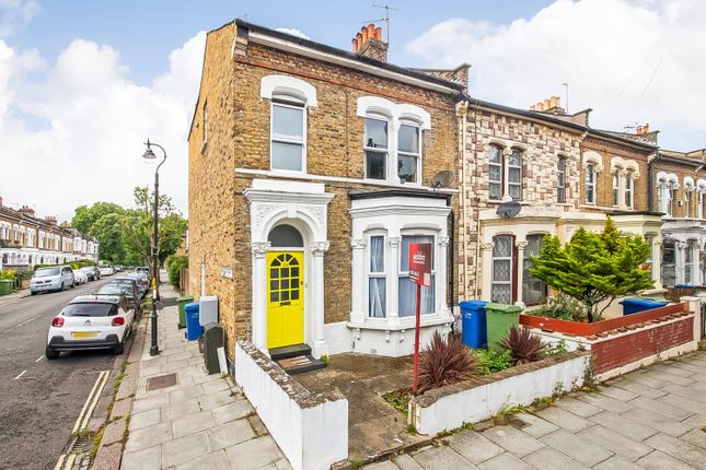 Gowlett Road, Peckham Rye, London, SE15 3 bed flat for sale