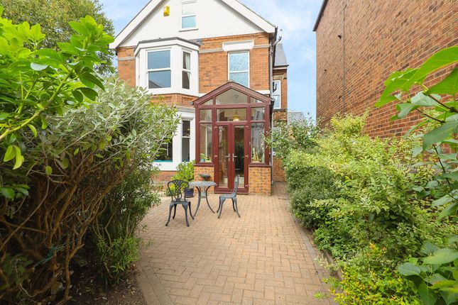 2 Avondale Road, Chesterfield S40 4 bed detached house for sale