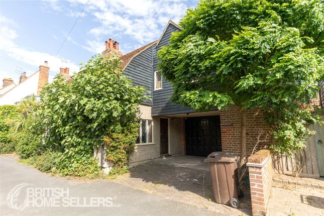 5 bedroom semi-detached house for sale
