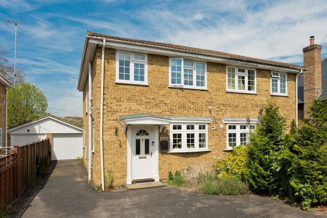 Pine Grove, Weybridge, Surrey, KT13 2 bed semi