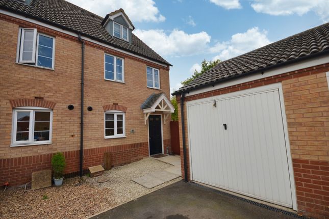 Jay Road, Corby, NN18 3 bed end of terrace house for sale