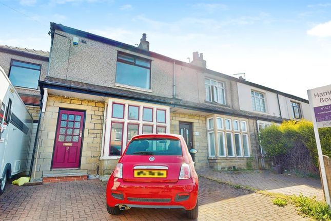 Newlands Grove, Northowram, Halifax 3 bed townhouse for sale