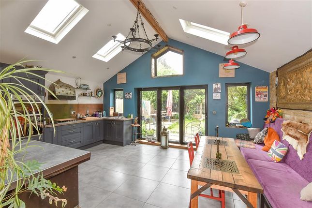 Walmsley Road, Broadstairs, Kent 3 bed detached house for sale