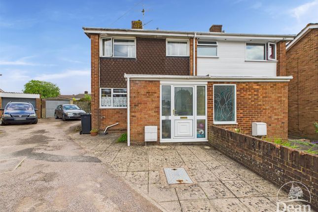 Lakeside Avenue, Lydney GL15 3 bed semi