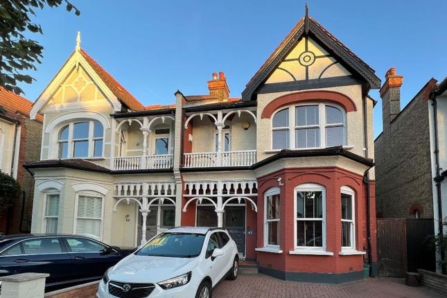 Broomfield Avenue, London, Palmers Green 5 bed terraced house for sale