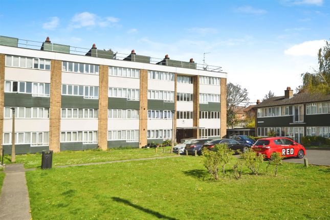 Burden Close, Brentford 2 bed maisonette for sale
