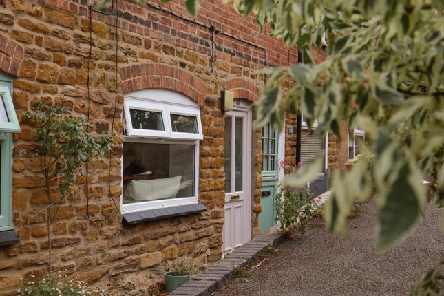 Church Street, Northampton NN6 2 bed cottage for sale