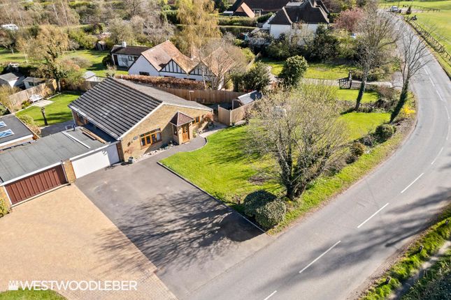 Brickendon Green, Hertford SG13 3 bed detached bungalow for sale