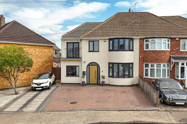 5 bedroom semi-detached house for sale