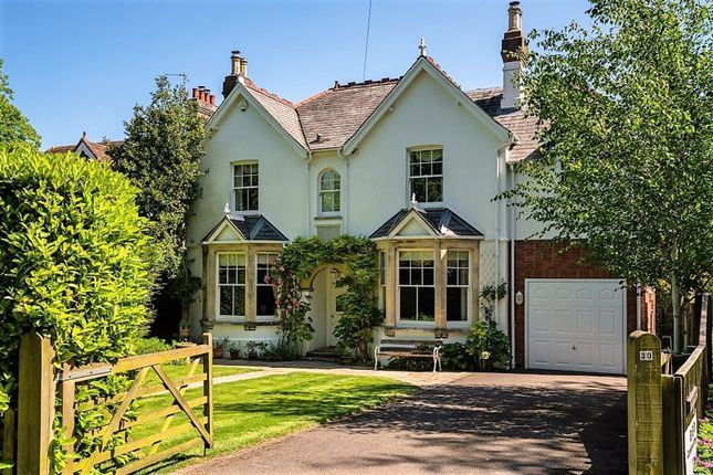 Dobbins Lane, Aylesbury HP22 5 bed detached house for sale