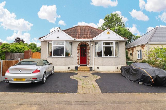 Albert Drive, Laindon, Essex, SS15 3 bed bungalow for sale