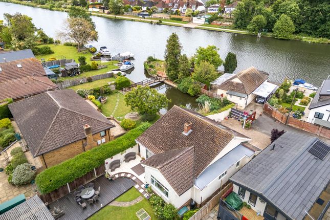 River Ash Estate, Felix Lane... 3 bed bungalow for sale