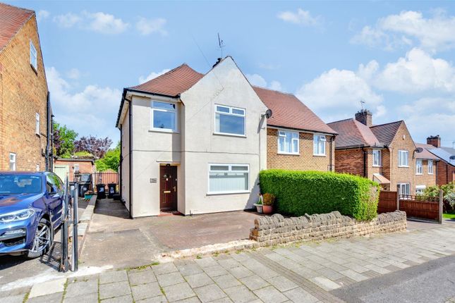 Hawthorn Crescent, Arnold, Nottingham 3 bed semi