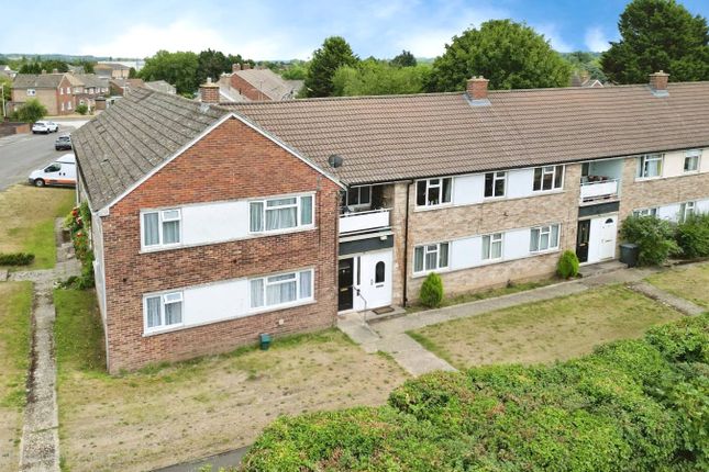 Redfield Court, Newbury, Berkshire, RG14 2 bed apartment for sale