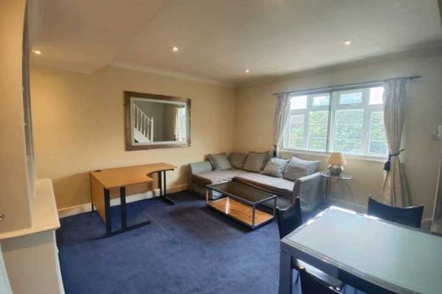 Avington Court, Old Kent Road... 2 bed flat for sale