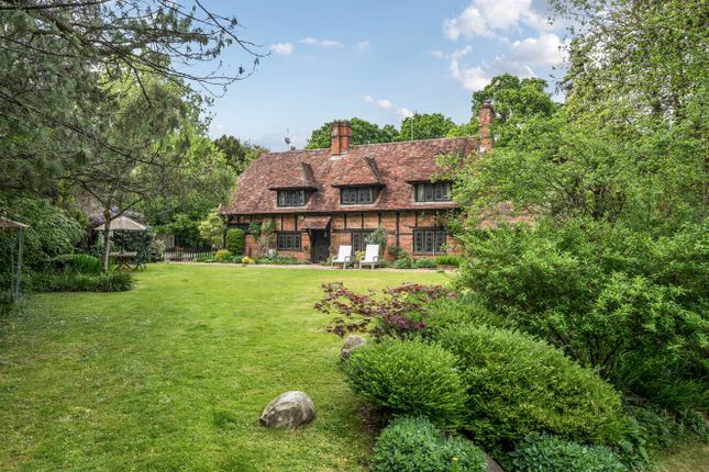 6 bedroom semi-detached house for sale