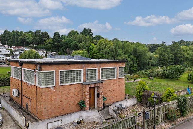 Farleigh Bridge, East Farleigh, ME16 2 bed detached house for sale