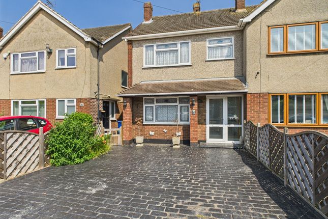 Chase Road, Corringham, SS17 3 bed semi