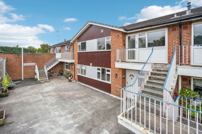 High Street, Chalfont St. Peter... 2 bed apartment for sale